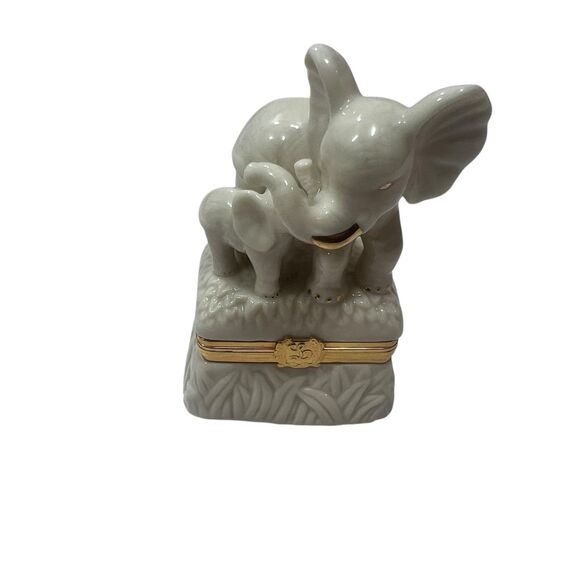 Lenox Treasures Tender Hearts Elephant Trinket Box with Pendant Charm EUC - Picture 2 of 9